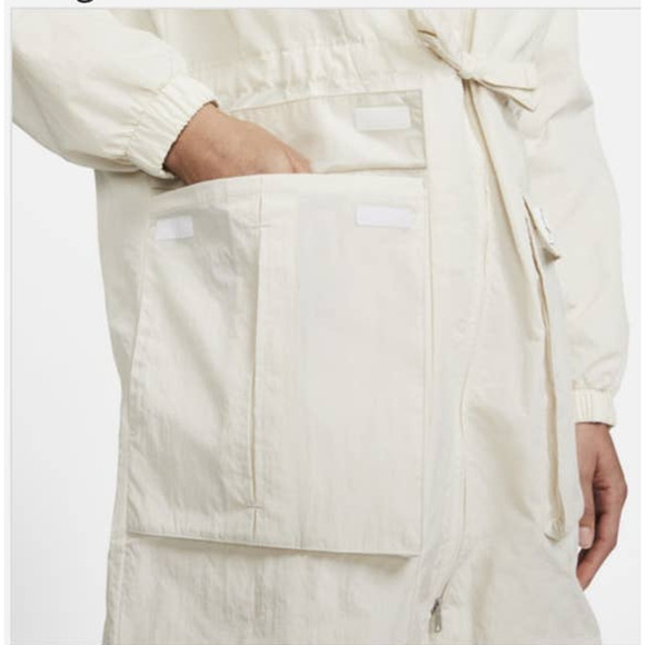 Jordan Women's Essential's Lightweight Overweight Jacket in Light Orewood Brown - Picture 4 of 11